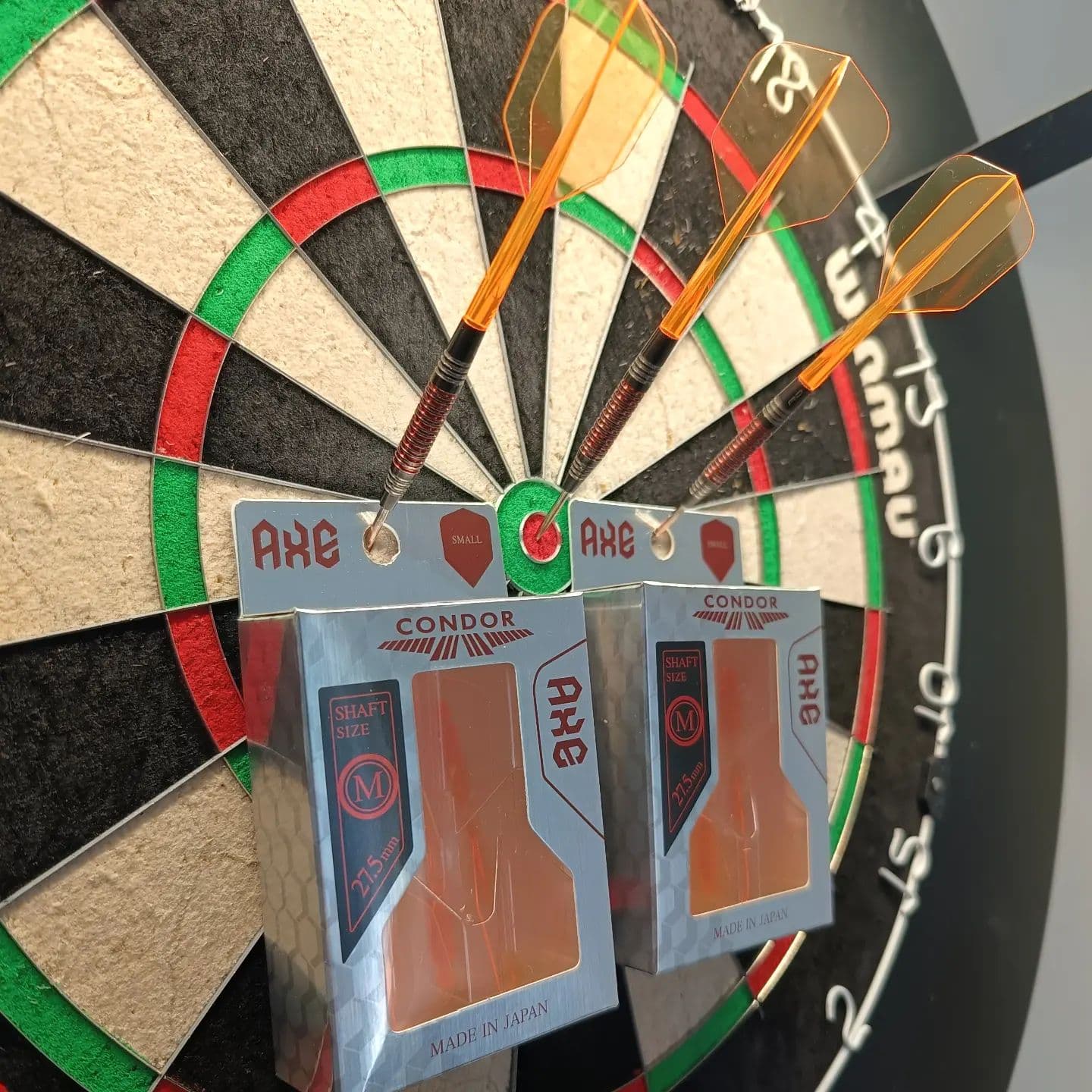 Mój darterski setup 😀

Lotki - reddragondarts , Jonny Clayton SE, 24 g
Piórka zintegrowane z shaftem - condor_flight

Dlaczego piórka zintegrowane z shaftem?
✅ Bardziej wytrzymałe
✅ Nie wyginają się
✅ Zawsze zachowane kąty proste
✅ Ładniej lecą 😂
✅ No i come on... Neonowy kolor wygląda świetnie 😂

Dostawa - dartshopper

#dart #darts #rzutki #rzutkitarczarodzina
#dartssetup #dartshop #dartshopper #dartsofinstagram