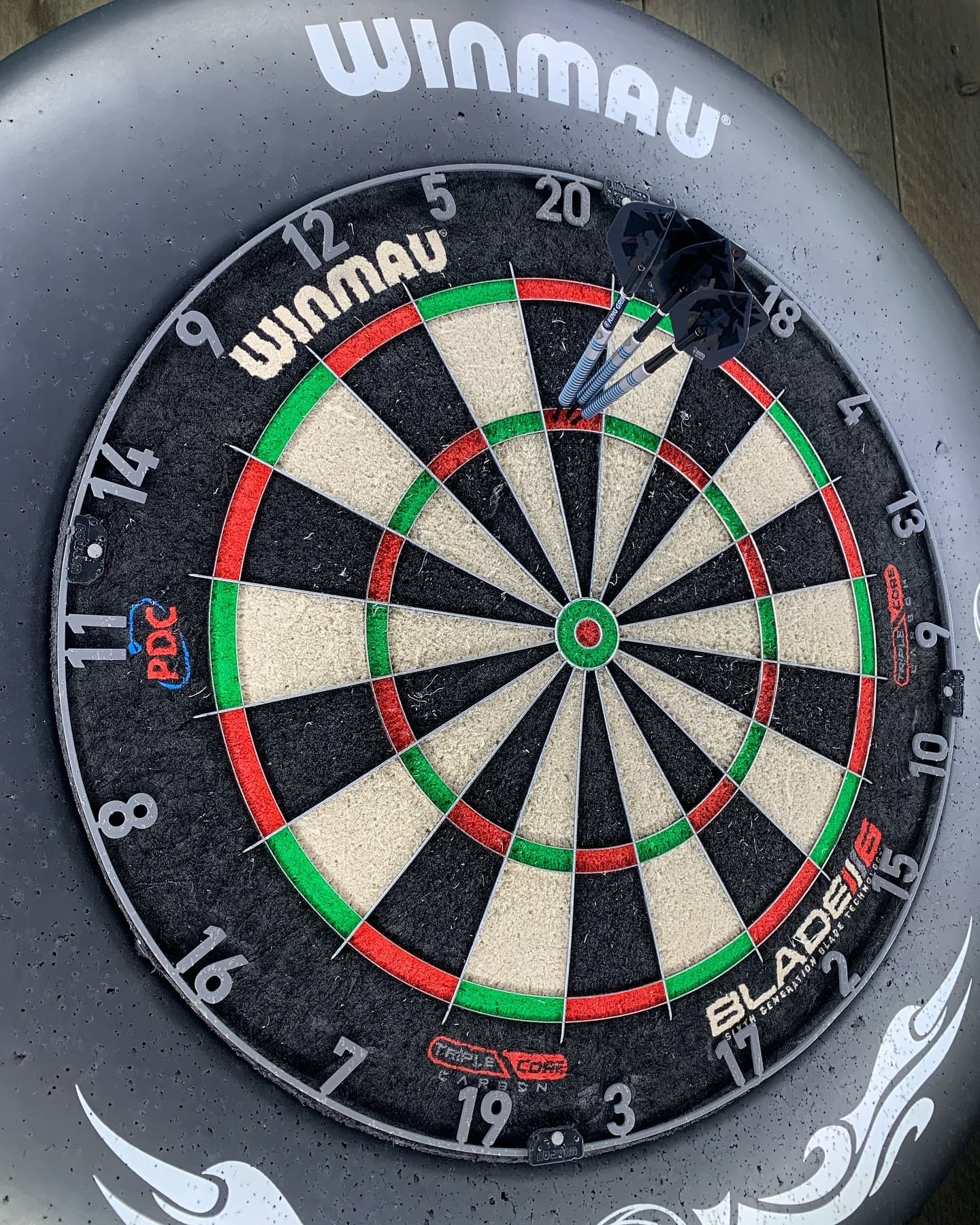 Mijn eerste 180 gegooid na 8 maand intensief gooien 🤩. Ik schoot een gat in de lucht en dan ook maar een tournee general gegeven int café 🥳🍺 mijn week kan niet meer stuk! 🤩🥰 

Pijl: Koto Sting Blue electric 90% met 24g 🎯
Thanks dartshopper dartshopper.nl 

#proud #darts #dart #180 #triple20 #dartshopper
