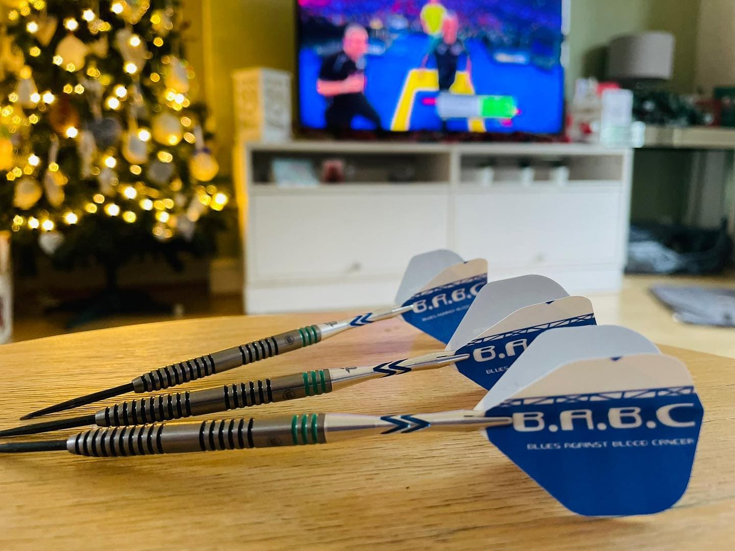 When you’re out playing darts and you bump into a few #Everton fans 😬💙
Our flights are helping to “keep the stem cell conversation“ in pubs and clubs #COYB 💙 dartshopper 💙