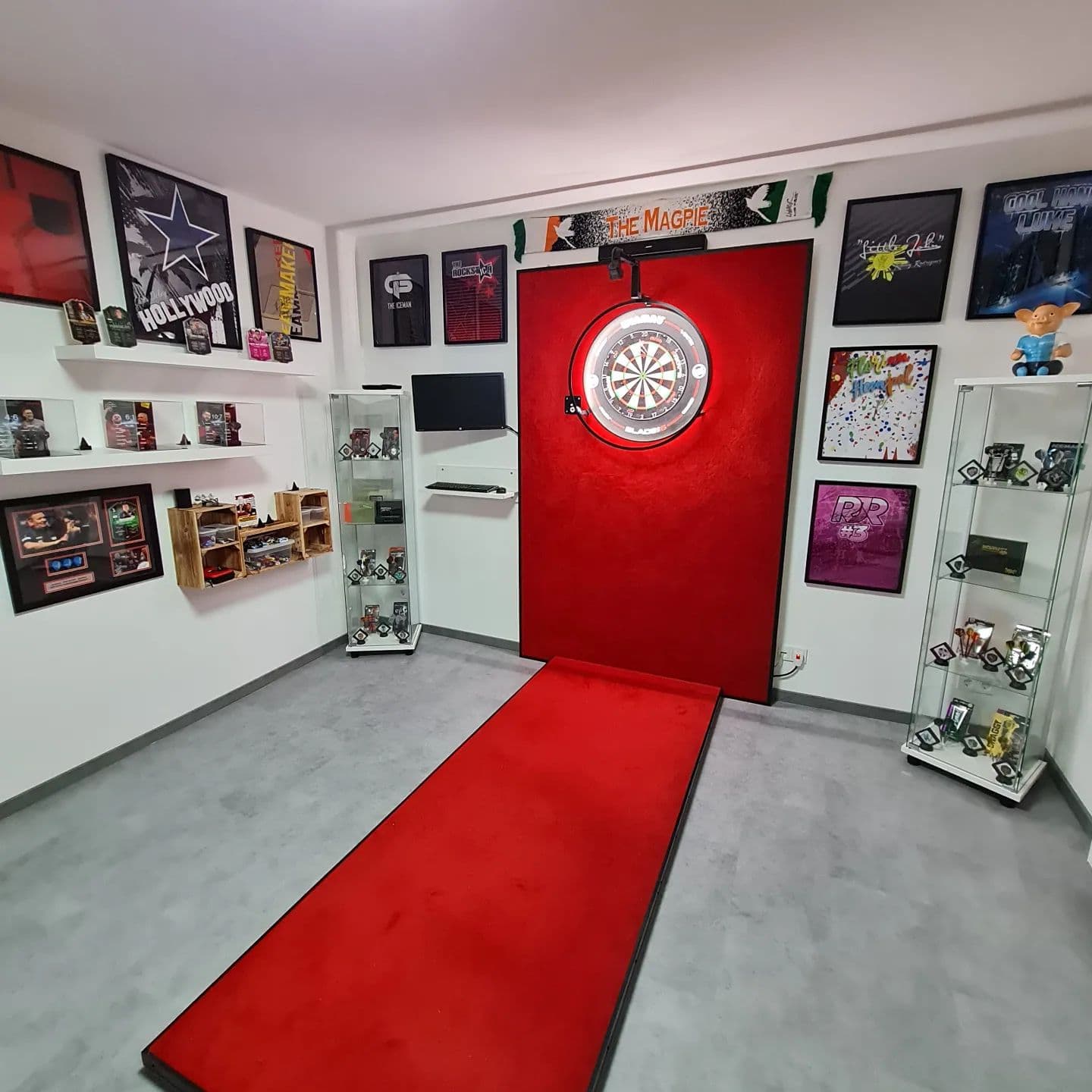 ... kann ein Abend geiler sein? 🗨

Jetzt noch ein paar Darts werfen 🎯, dann gibts Abendessen 🥩 und dann ruft die Couch 🛋 und das große Finale geht los 🏆❤️

Was soll man dazu noch sagen ?
russ_bray sein letzter Auftritt 😪 und dann das Finale mit dem Spiel der beiden Luke's 🔥

lukethenukelittler 🏴󠁧󠁢󠁥󠁮󠁧󠁿 vs lukehumphries180 🏴󠁧󠁢󠁥󠁮󠁧󠁿

Holt der 16-jährige Luke Littler wirklich den Titel 🏆 und schreibt Darts-Geschichte? 🔝
Oder triumphiert ein immer stärker werdender Luke Humphries auch bei diesem Major-Turnier? 🔥

... einfach dieses geile Finale genießen, ist mein Motto ❤️🎯

#dart #darts #darts🎯 #dartzn #dartswm #dartsofinstagram #dartsdiaries #onehundredandeighty #l4l #like4like #like4likes #likeforlikes #followme #follow4follow #likebackalways #f4f #picoftheday #photography #photooftheday #pdc #insta #instagood #instagram #instamoment #instalike #instadaily #instadartsbattle🎯 #hashtag #tiktok #viral