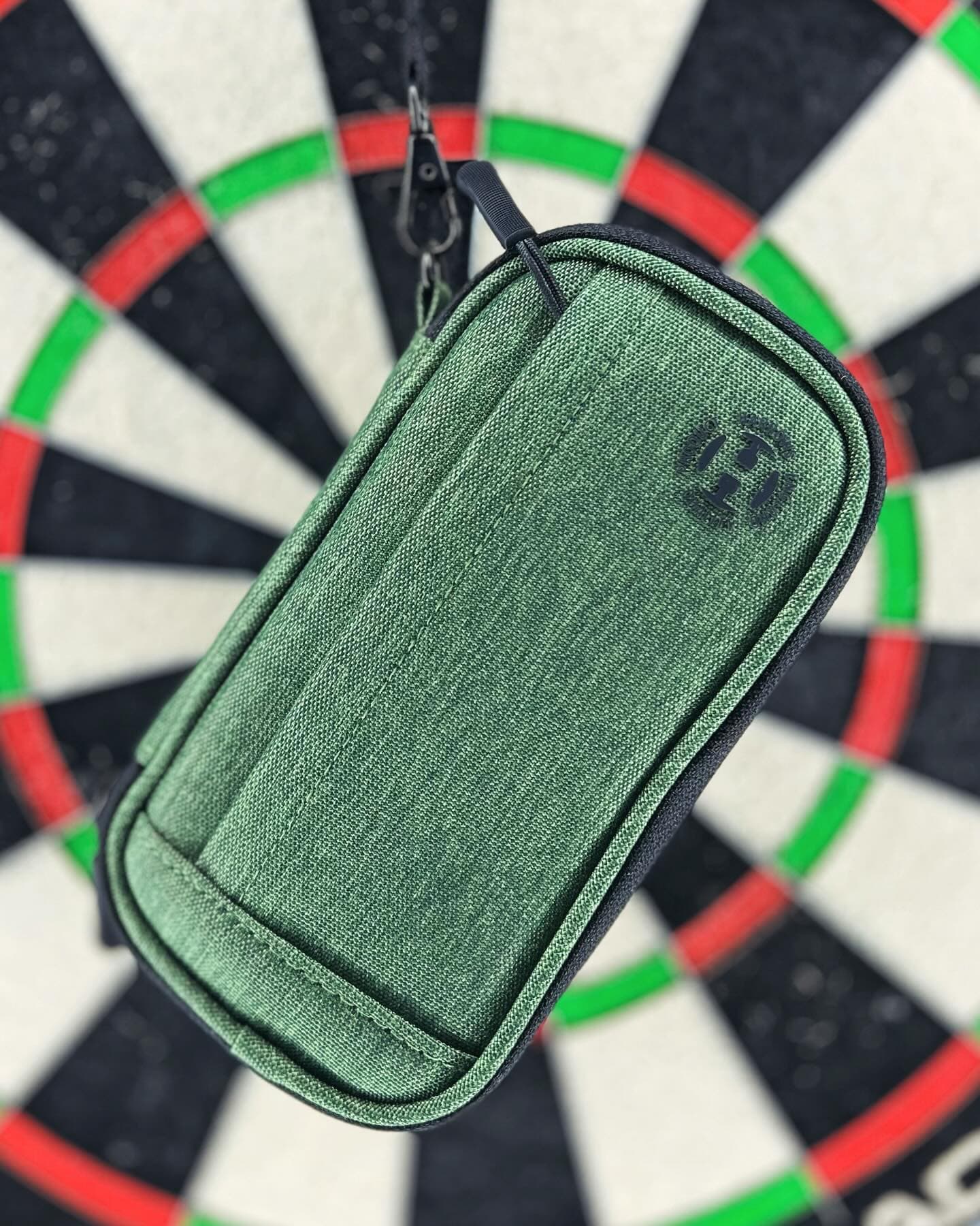 New accessory day, thanks dartshopper delivering the goods great service as always 👍🏼 loving the green harrowsdarts case, come in handy for league nights now can’t wait to use it tonight 😌 #darts #arrows #dartsaccessories #darts_junkie #dartshopper #harrows