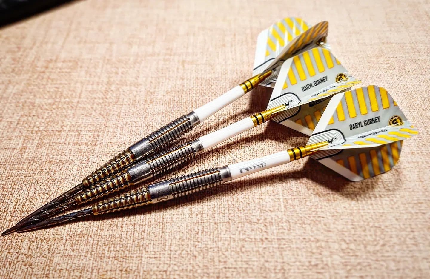 New Setup, bullsdarts Stinger 23g, reddragondarts Nitroshafts winmauofficial superchin180 Flights #dart #darts #steeldarts #dartshopchallenge #darts  #pdc #pdcdarts #bull #bullseye #bulldesabends #peterwright #winmau #reddragon #target #one80 #sapphiredarts #bullsdarts #180 #onehundreteighty #dartsetup #doubleout #triple20 #tops #blade6 dartoche.de dartshop.de dartshopper