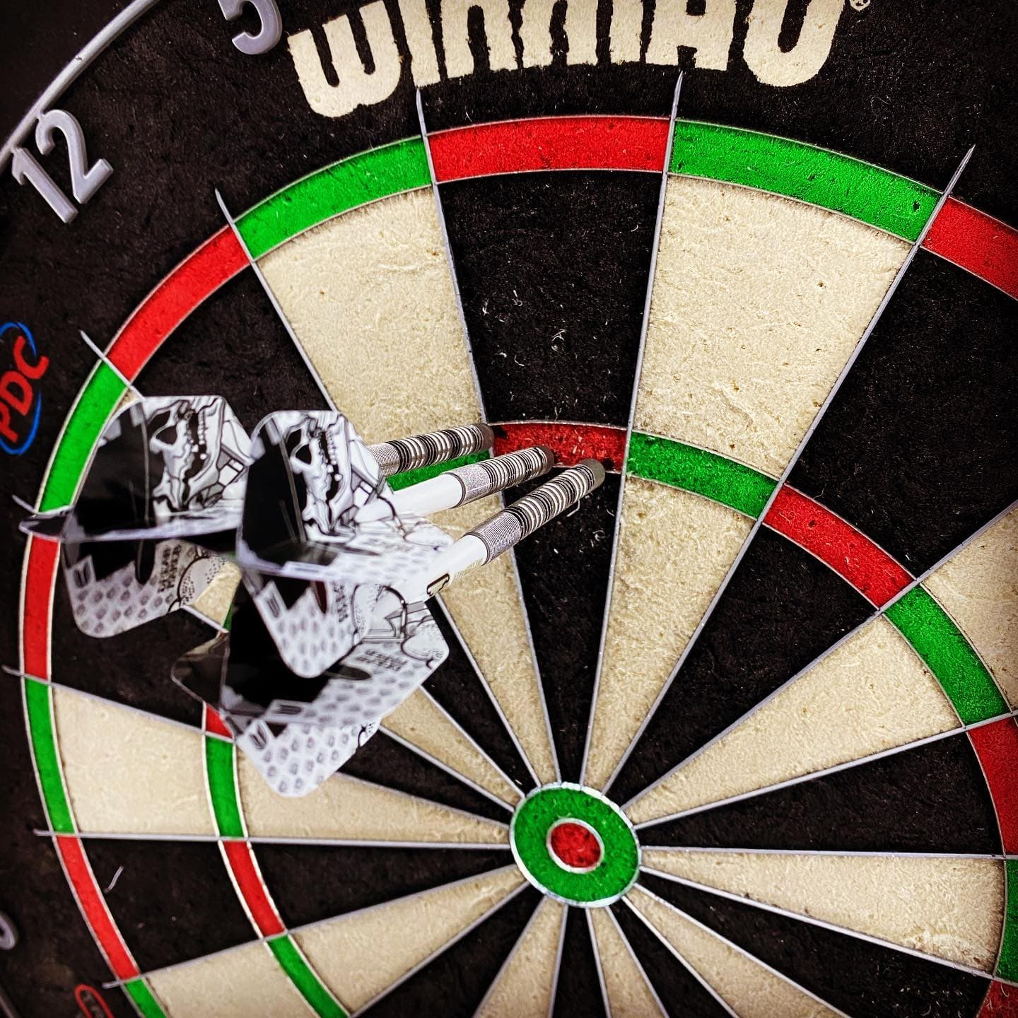 Die neuen James Wade Premier Flieger von dartshopper laufen ja mal richtig gut 🤩 #180 #unicorndarts #jameswadethemachine #dartshopper #onehundredandeighty