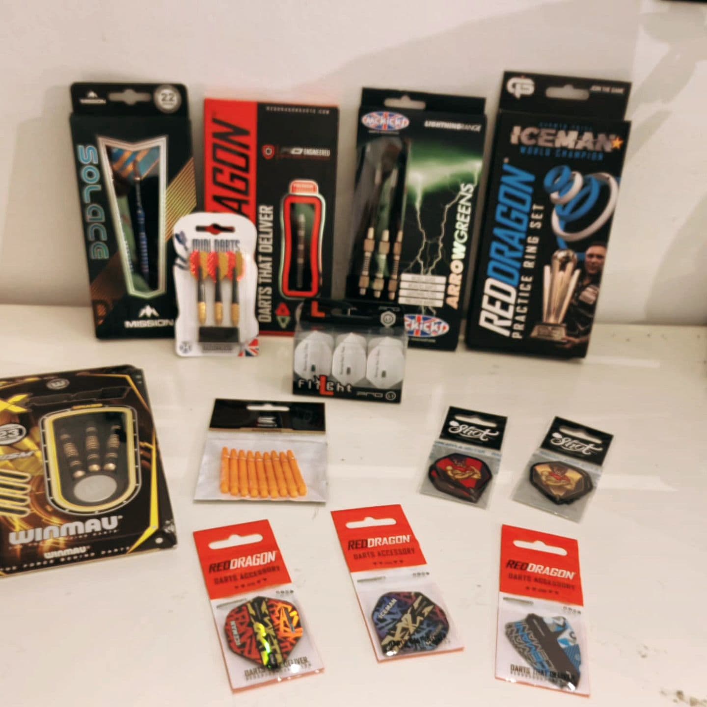 Last order from dartshopper . Some gift and some for me 😄

#dart#dartshopper#ilovedarts#michaelsmith#gerwynprice#freccette#trainingdarts#gift