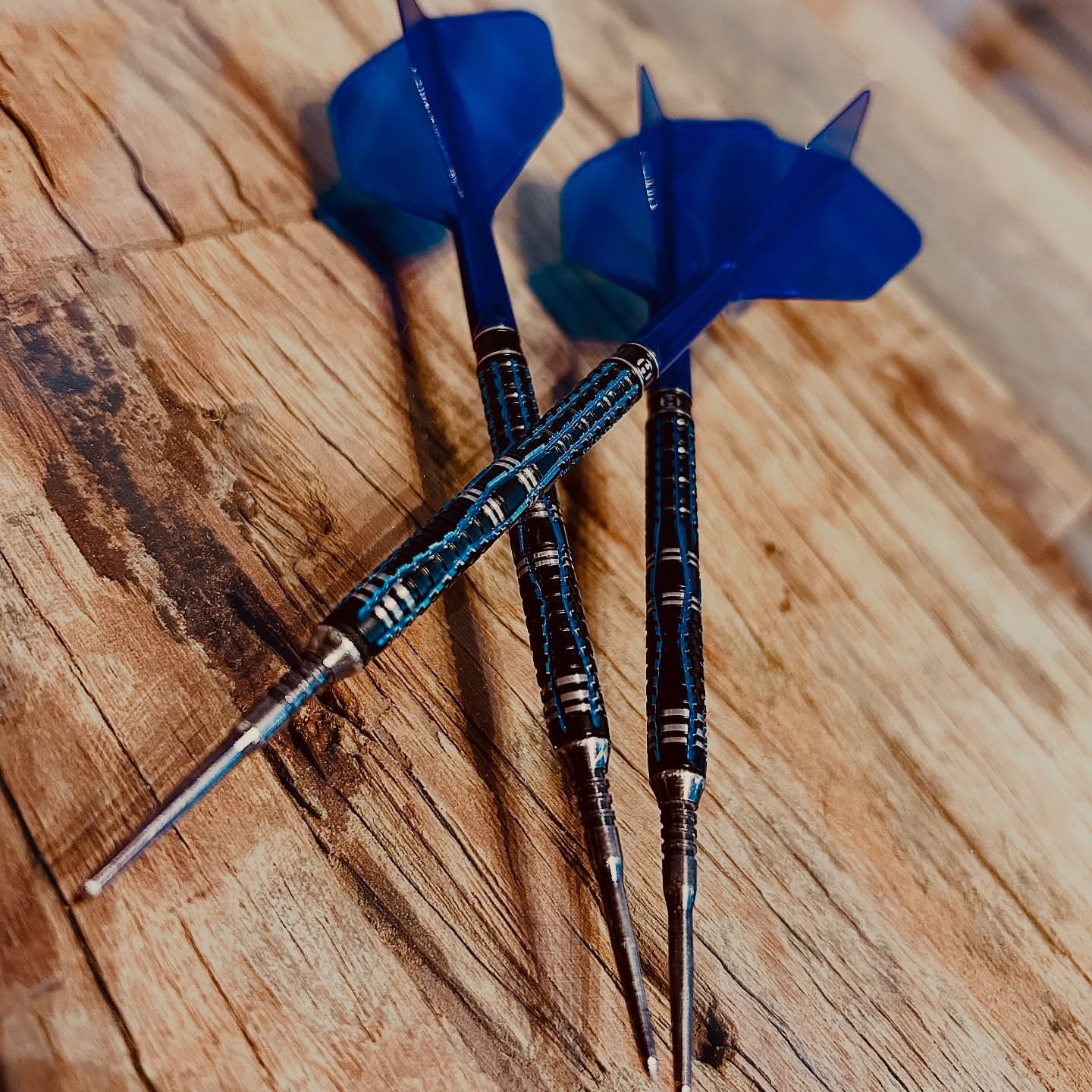 🎯 Neues Darts-Setup: Harrows Ice Recut! ❄️🔥

Endlich angekommen – mein brandneues Dart-Set ist bereit, für den perfekten Wurf! 😍

📦 Die Details:
	•	Harrows Ice Recut 90% Tungsten: Präzision trifft auf stylisches Design – diese Darts liegen einfach perfekt in der Hand. ❄️
	•	Target K-Flex Blue NO6 Flights: Top-Stabilität und ein futuristisches Look – passt perfekt zu den Recut-Darts. 💙

Ich kann es kaum erwarten, dieses Setup aufs Board zu bringen und meine Wurftechnik weiter zu perfektionieren. 💪 Wer weiß, vielleicht steht der nächste Neun-Darter schon an? 🎯

➡️ Welches Darts-Set spielt ihr aktuell? Teilt es mir in den Kommentaren mit! 👇

#HarrowsIce #TargetKFlex #DartsSetup #NewDarts #DartsLife #DartsPassion #GameOn #dartshopper
